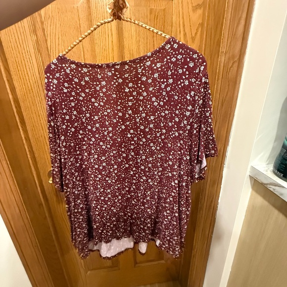 Floral V-Neck Women's Top - Picture 4 of 4